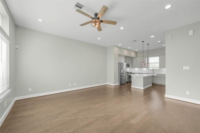 720 W Donovan Street, Houston, TX 77091