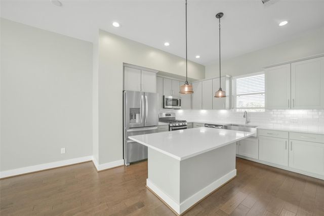 720 W Donovan Street, Houston, TX 77091