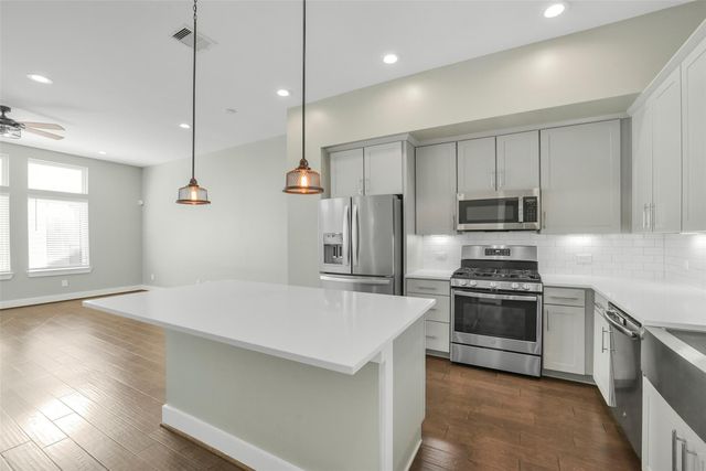 720 W Donovan Street, Houston, TX 77091