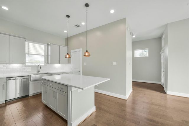 720 W Donovan Street, Houston, TX 77091