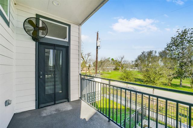 720 W Donovan Street, Houston, TX 77091