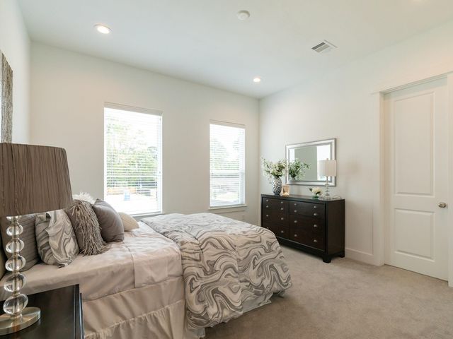 720 W Donovan Street, Houston, TX 77091