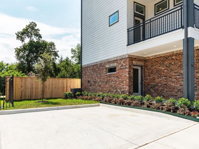 720 W Donovan Street, Houston, TX 77091