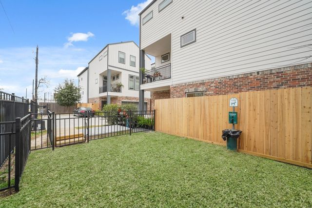 720 W Donovan Street, Houston, TX 77091