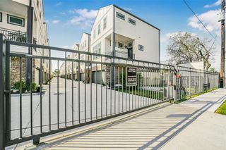 720 W Donovan Street, Houston, TX 77091