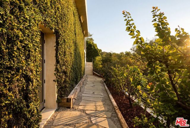 16058 Anoka Drive, Pacific Palisades (los Angeles), CA 90272