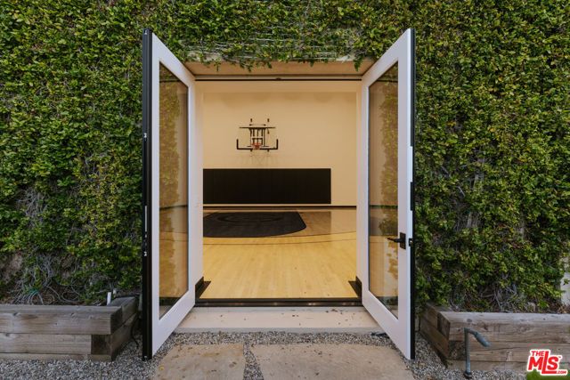 16058 Anoka Drive, Pacific Palisades (los Angeles), CA 90272