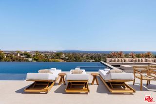 16058 Anoka Drive, Pacific Palisades (los Angeles), CA 90272