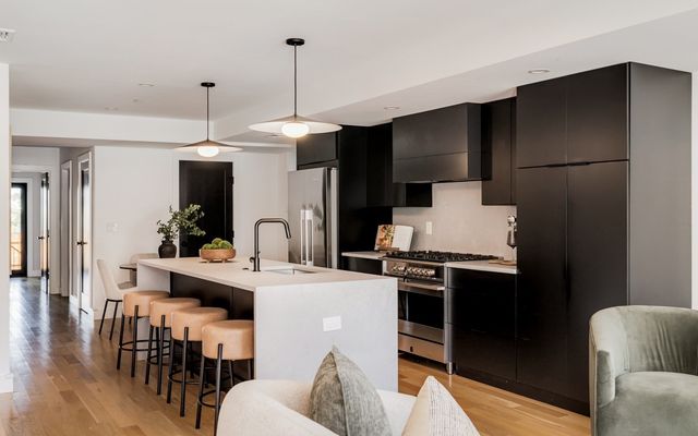 272 E Eagle 1, Boston, MA 02128
