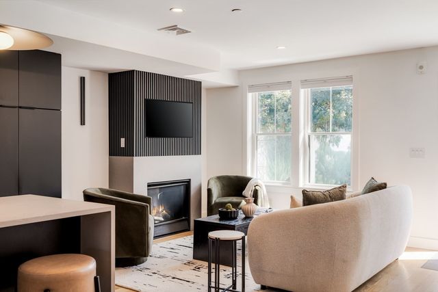 272 E Eagle 1, Boston, MA 02128