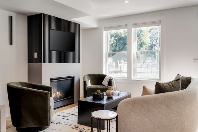 272 E Eagle 1, Boston, MA 02128