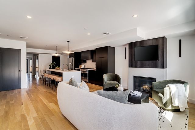 272 E Eagle 1, Boston, MA 02128