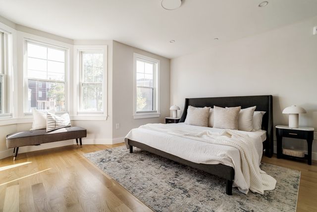272 E Eagle 1, Boston, MA 02128