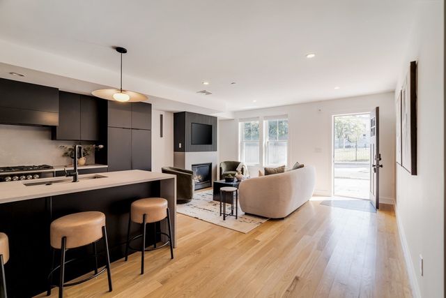 272 E Eagle 1, Boston, MA 02128