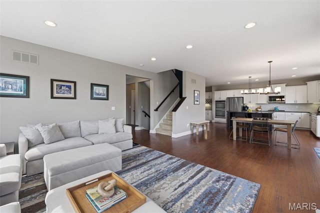 4200 Napa View Lane, St Charles, MO 63304