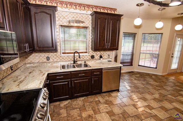 214 Hunters Chase, Byron, GA 31008