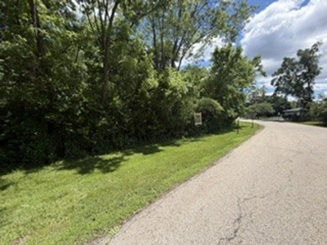 24272 W Bayview Road, Antioch, IL 60002