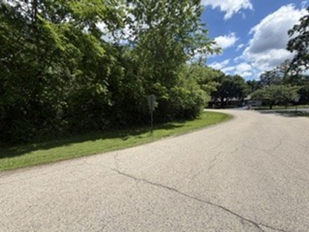 24272 W Bayview Road, Antioch, IL 60002
