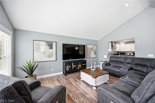 1280 Surfside Circle, Aurora, OH 44202