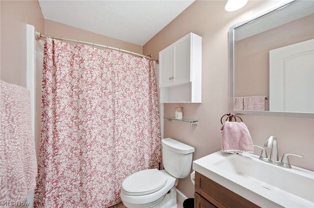 1280 Surfside Circle, Aurora, OH 44202