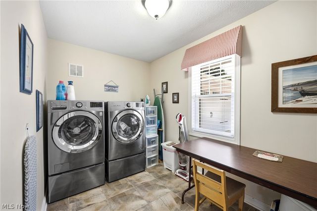 1280 Surfside Circle, Aurora, OH 44202