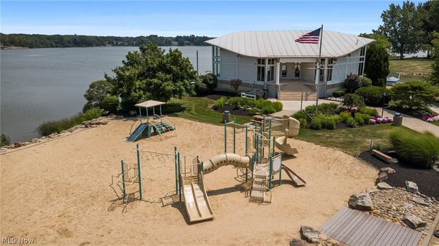 1280 Surfside Circle, Aurora, OH 44202