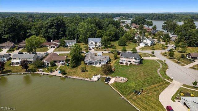 1280 Surfside Circle, Aurora, OH 44202