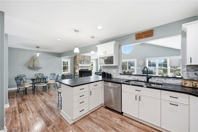 1280 Surfside Circle, Aurora, OH 44202
