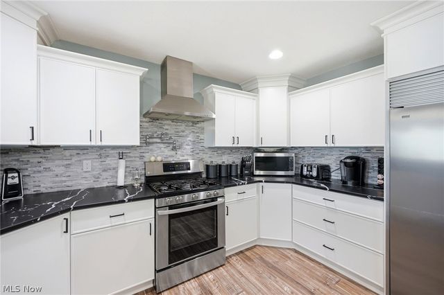 1280 Surfside Circle, Aurora, OH 44202