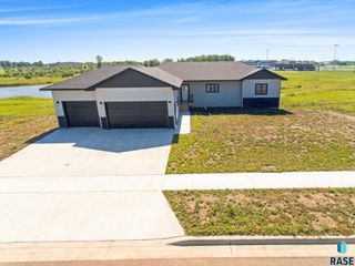 823 Harter Dr Drive, Madison, SD 57042