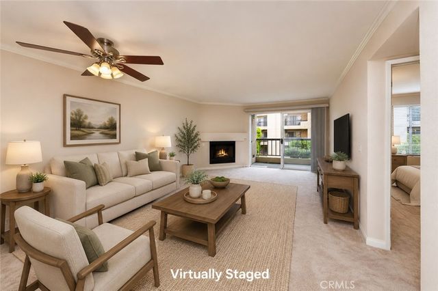 5540 Owensmouth Avenue 205, Woodland Hills, CA 91367