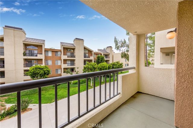 5540 Owensmouth Avenue 205, Woodland Hills, CA 91367
