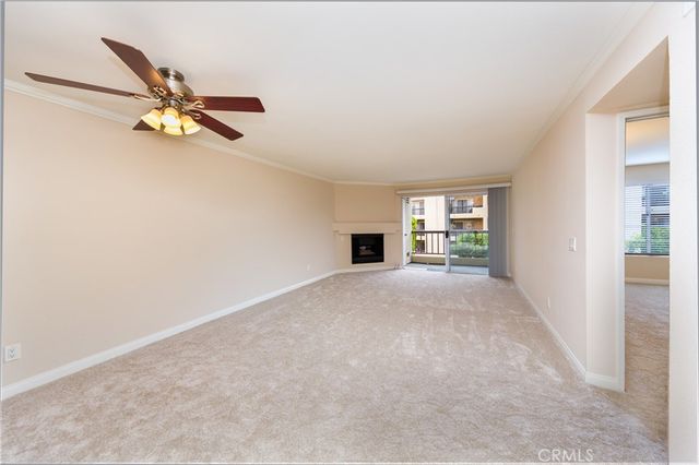 5540 Owensmouth Avenue 205, Woodland Hills, CA 91367