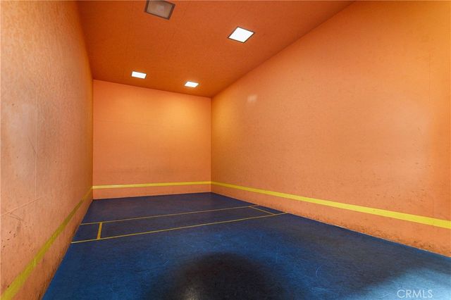 5540 Owensmouth Avenue 205, Woodland Hills, CA 91367