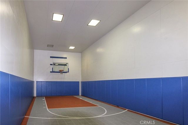 5540 Owensmouth Avenue 205, Woodland Hills, CA 91367