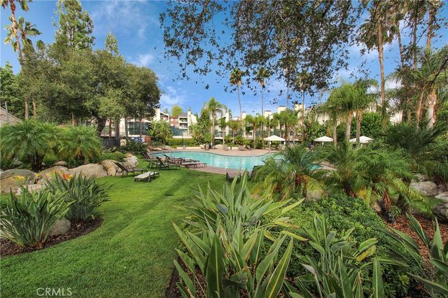 5540 Owensmouth Avenue 205, Woodland Hills, CA 91367