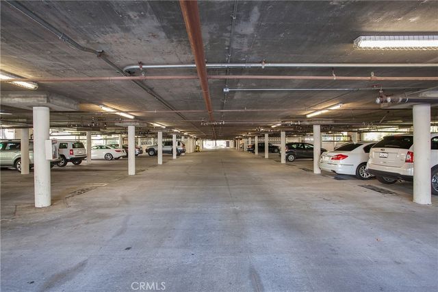 5540 Owensmouth Avenue 205, Woodland Hills, CA 91367