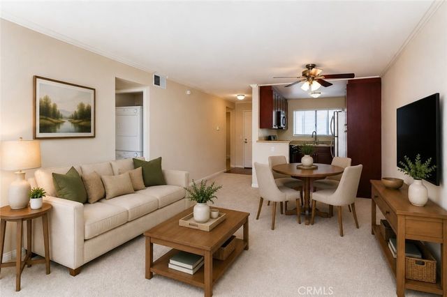 5540 Owensmouth Avenue 205, Woodland Hills, CA 91367