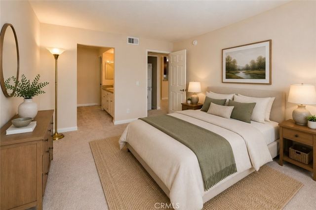 5540 Owensmouth Avenue 205, Woodland Hills, CA 91367