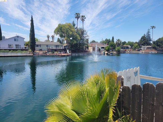 3 Alhambra Ct, Antioch, CA 94509