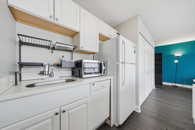 4343 N Clarendon Avenue 2210, Chicago, IL 60613