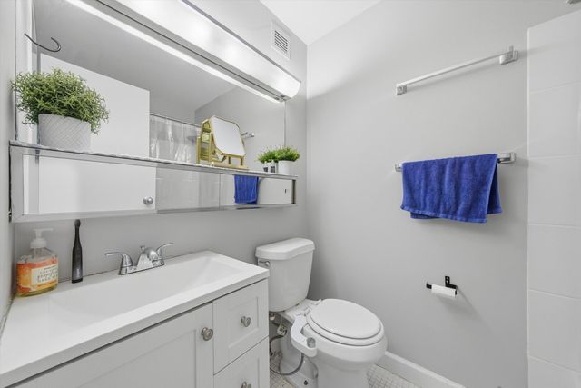 4343 N Clarendon Avenue 2210, Chicago, IL 60613