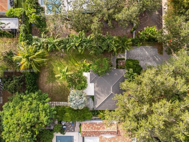 446 Madeira Ave, Coral Gables, FL 33134