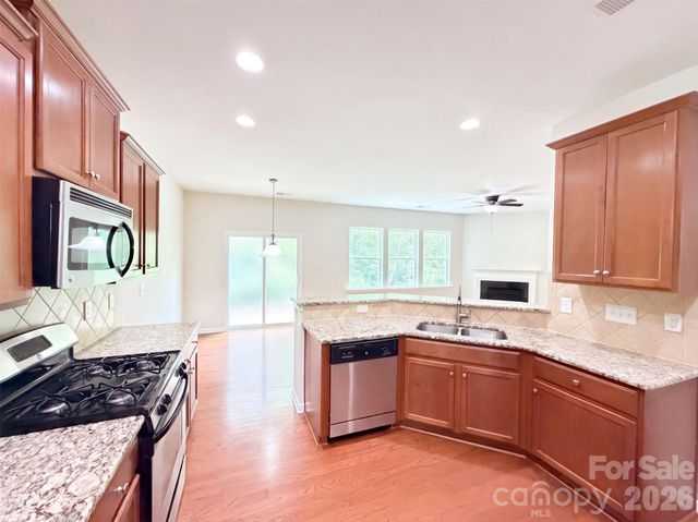 7230 Kinley Commons Lane, Charlotte, NC 28278