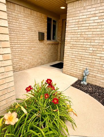35300 Silver Maple Drive, Clinton Twp, MI 48035