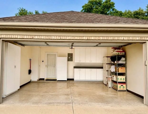 35300 Silver Maple Drive, Clinton Twp, MI 48035