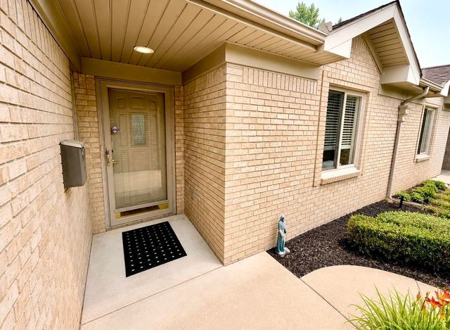 35300 Silver Maple Drive, Clinton Twp, MI 48035