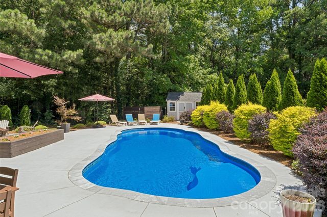 9034 Cambridge Green Drive, Charlotte, NC 28277
