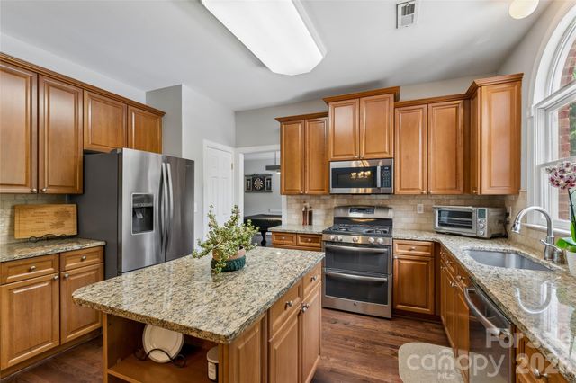 9034 Cambridge Green Drive, Charlotte, NC 28277