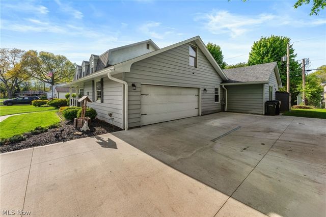 175 Crestview Drive, Elyria, OH 44035